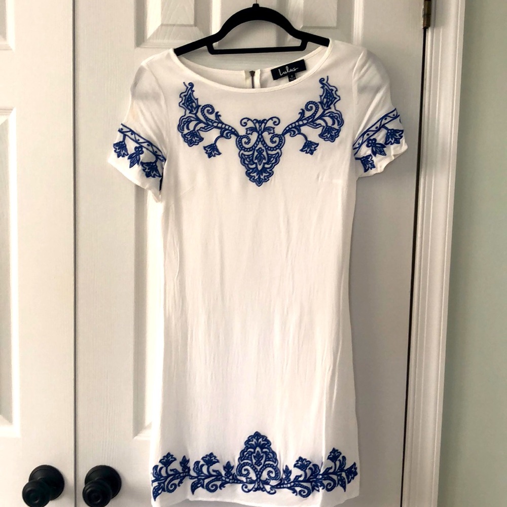 Lulus Dress. White w/blue embroidery